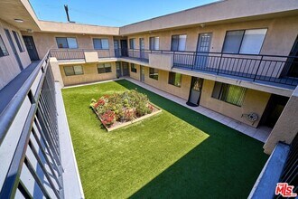 326 S Manhattan Pl in Los Angeles, CA - Building Photo - Building Photo