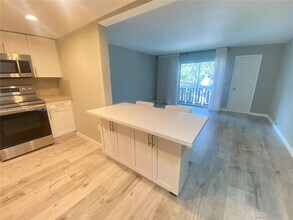 200 Galen Dr in Key Biscayne, FL - Building Photo - Building Photo