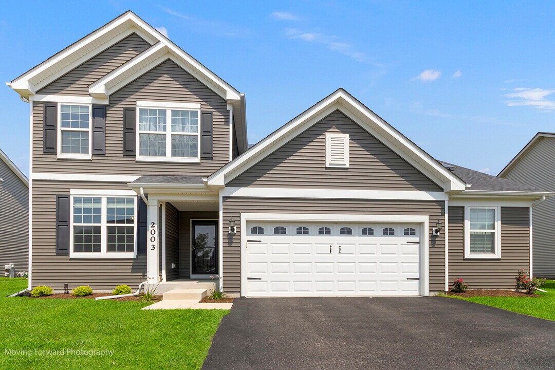 2003 Seaview Dr in Aurora, IL - Building Photo