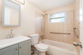 7321 Parrot Dr in Port Richey, FL - Building Photo - Building Photo