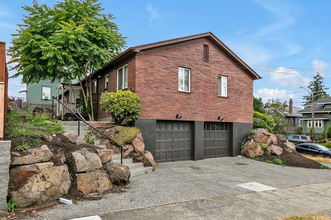 405 W McGraw St in Seattle, WA - Building Photo