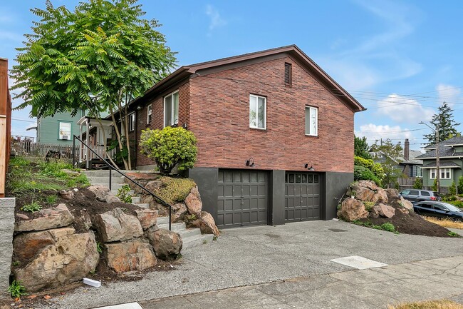 property at 405 W McGraw St