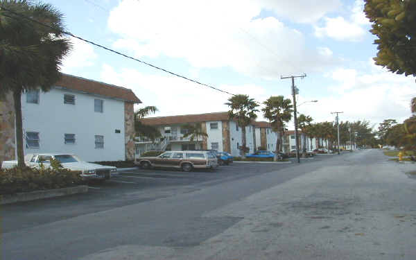 Enclave Sandpiper Condominium in Lantana, FL - Building Photo - Building Photo