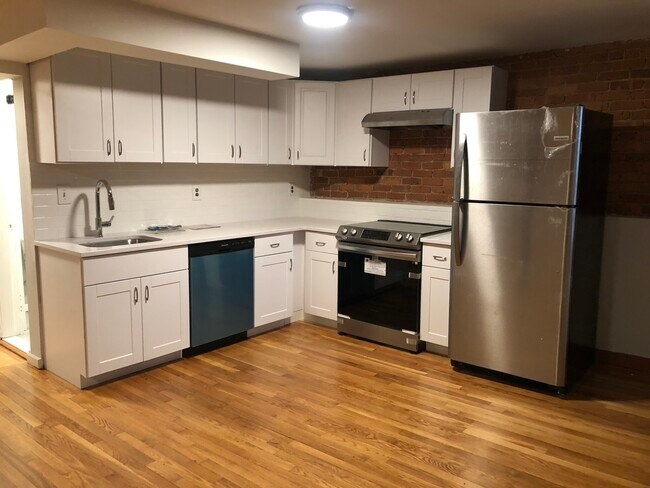 1400 Commonwealth Ave, Unit 1 in Boston, MA - Foto de edificio - Building Photo