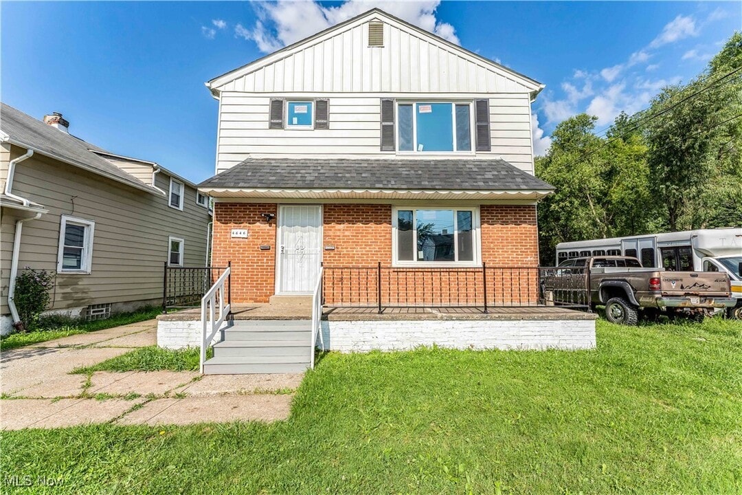 4646 E 147th St in Cleveland, OH - Foto de edificio