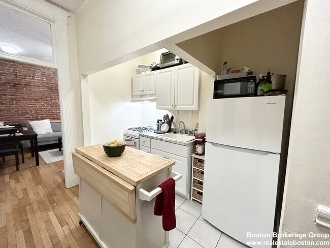 39 Hemenway St, Unit 2 in Boston, MA - Building Photo - Building Photo