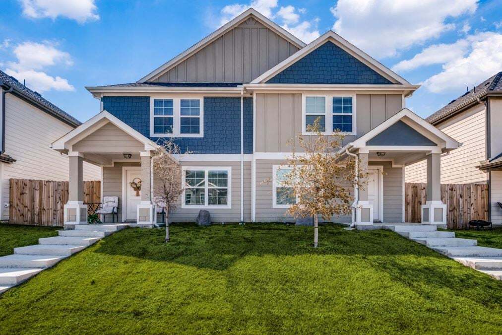 Audra Townhomes in Denton, TX - Foto de edificio