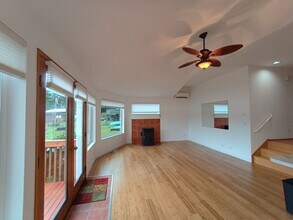 3741 Longhorn Dr NW in Bremerton, WA - Building Photo - Building Photo