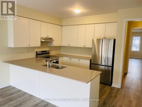 185-185 Bedrock Dr in Hamilton, ON - Building Photo - Building Photo
