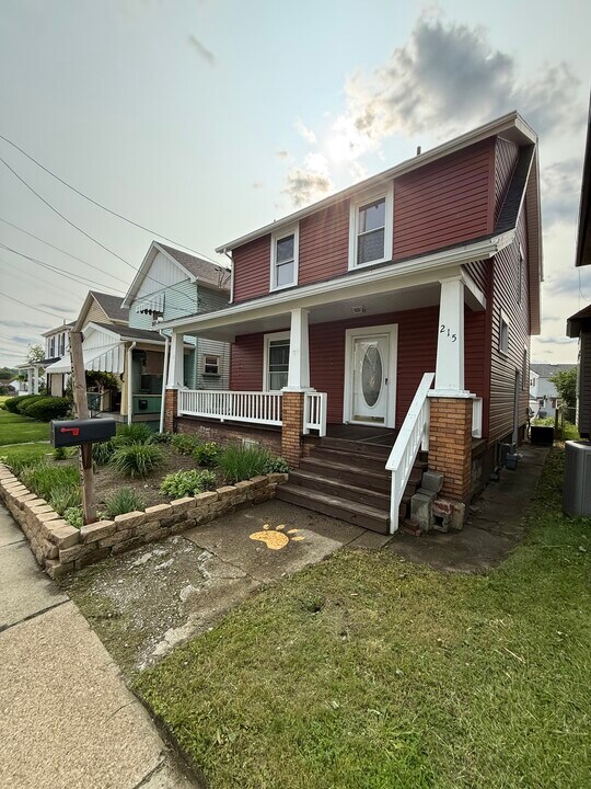 215 N Mercer Ave in New Brighton, PA - Building Photo