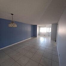 4820 Lucerne Lakes Blvd W in Greenacres, FL - Foto de edificio - Building Photo