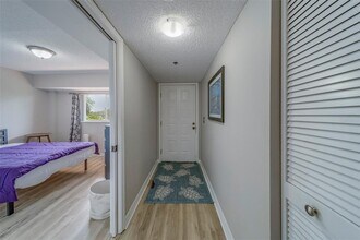 9510 Harbor Greens Way in Seminole, FL - Building Photo - Building Photo
