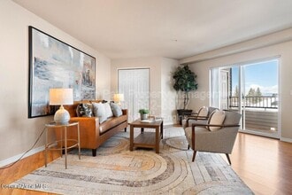 310 N Promenade Loop in Post Falls, ID - Foto de edificio - Building Photo