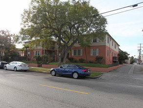 Isles of Charm Apartments in Los Angeles, CA - Building Photo - Building Photo