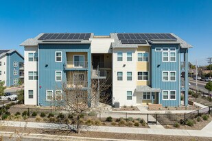 Santa Fe Commons in Tulare, CA - Building Photo