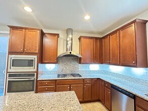 146 Violet Bloom in Irvine, CA - Building Photo - Building Photo