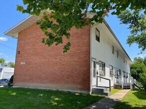 1329 N Linden St in Bloomington, IL - Building Photo - Building Photo