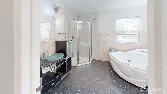 13 Idlewild Ave in Sayreville, NJ - Building Photo - Building Photo