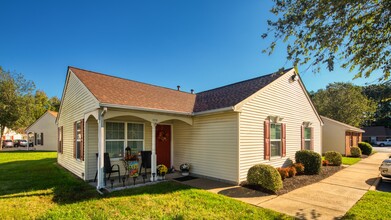 Dam Neck Square Apartments in Virginia Beach, VA - Building Photo - Building Photo