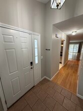 791 Long Hill Rd, Unit Unit B in Middletown, CT - Building Photo - Building Photo