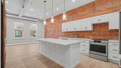 115 S Main St, Unit 119 AB in Chelsea, MI - Building Photo - Building Photo