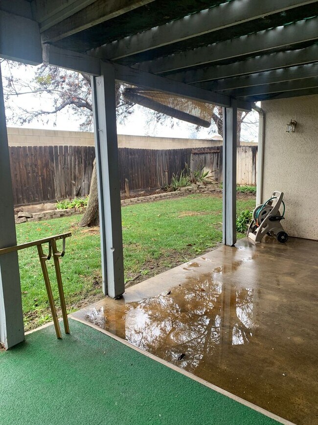 2430 Zion Way in Hanford, CA - Building Photo - Building Photo