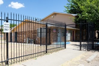 Crown Ridge Apartments in Lubbock, TX - Building Photo - Building Photo