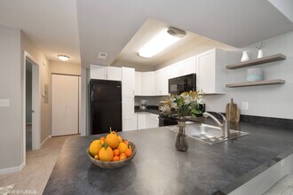 7 Pointe Apartments in Indianapolis, IN - Building Photo - Building Photo