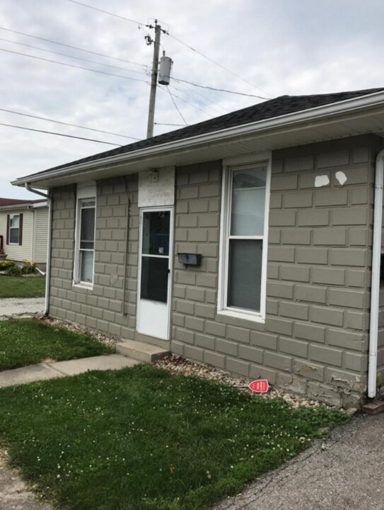 210 S 18th St in Elwood, IN - Foto de edificio