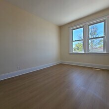704 79th St, Unit 2 in North Bergen, NJ - Foto de edificio - Building Photo