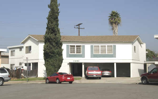 11501 Obert Ave in Whittier, CA - Building Photo