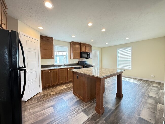 2023 Peregrine Ave NW in Stewartville, MN - Building Photo - Building Photo