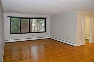 9 Concord St in West Hartford, CT - Building Photo - Building Photo