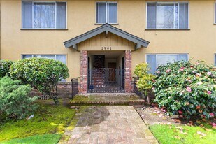 1501 Verdi St in Alameda, CA - Building Photo