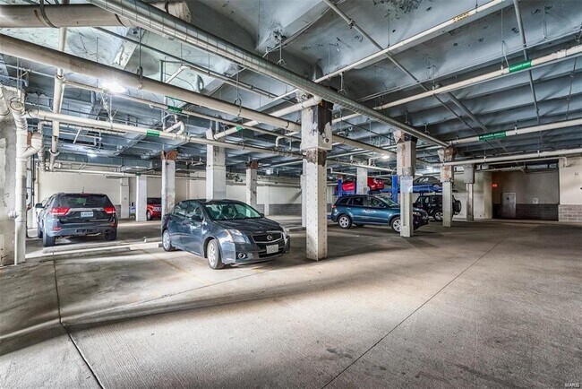 1136 Washington Ave, Unit 407 in St. Louis, MO - Foto de edificio - Building Photo