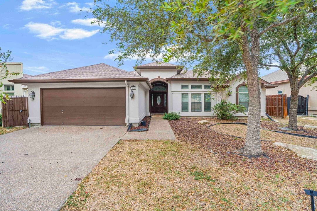 3814 Sandcliff Dr in Laredo, TX - Building Photo