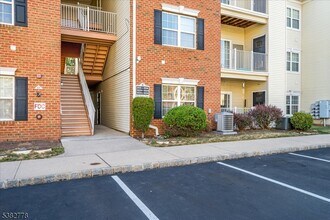 913 Del Negro Ct in South Plainfield, NJ - Building Photo - Building Photo