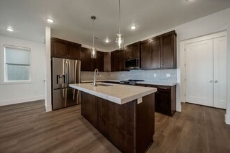 1233 Delacroix Dr in Draper, UT - Building Photo - Building Photo