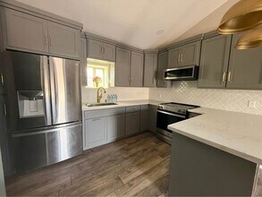 233 S Iowa St in San Juan, TX - Building Photo - Building Photo