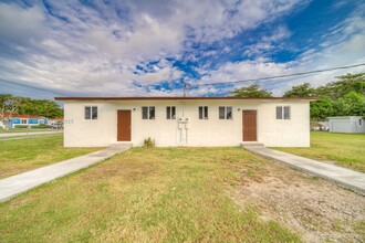 17715 SW 103rd Ave in Miami, FL - Building Photo - Building Photo