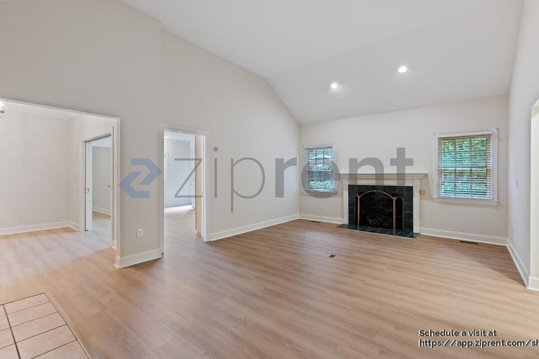 6 Tiburon Pl in Candler, NC - Building Photo