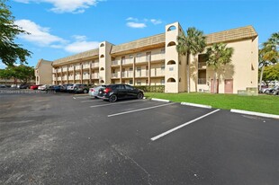 8285 Sunrise Lakes Blvd in Sunrise, FL - Building Photo