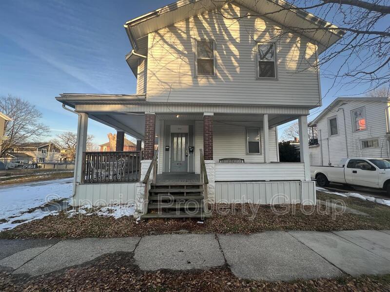 209 Cherry St in Janesville, WI - Building Photo