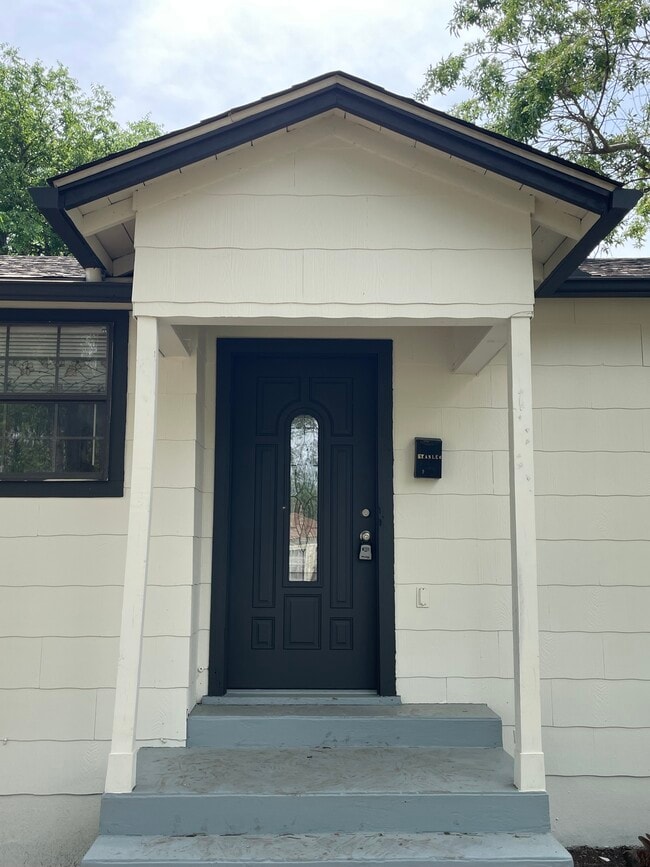 1628 Sacramento in San Antonio, TX - Building Photo - Building Photo