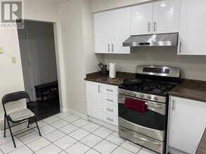 31 Bernick Dr in Barrie, ON - Building Photo - Building Photo