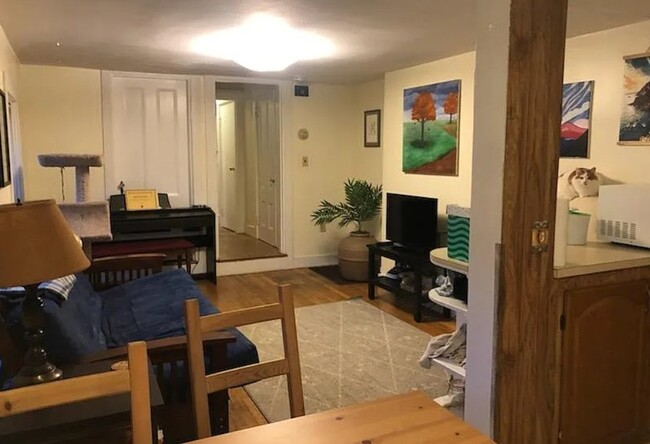 28A Cherry St, Unit 2 in Somerville, MA - Foto de edificio - Building Photo