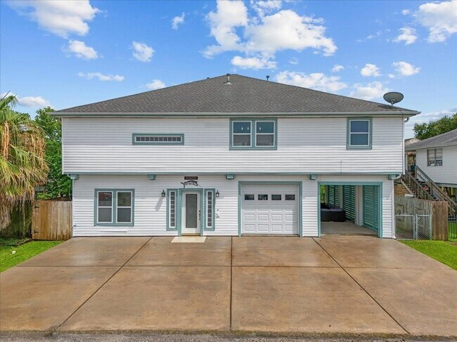 933 Bonita Dr in Hitchcock, TX - Building Photo - Building Photo