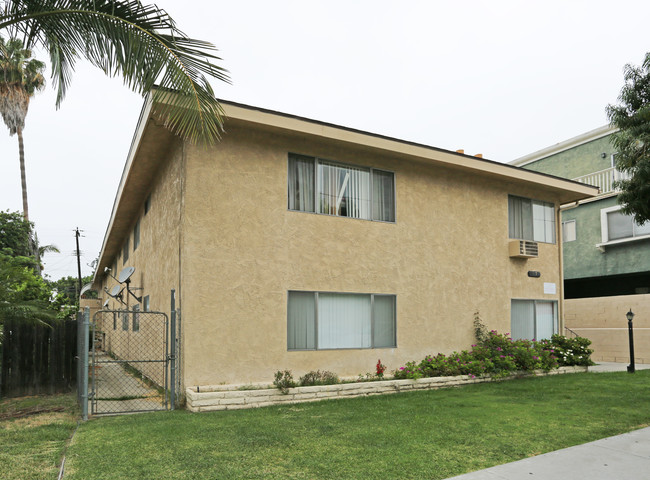 7311 Newlin Ave in Whittier, CA - Foto de edificio - Building Photo