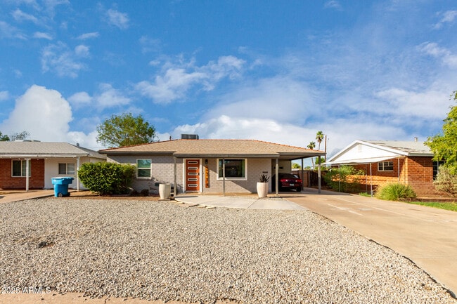 property at 2314 W Weldon Ave