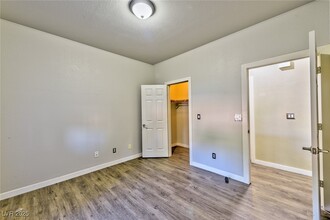 252 Lynbrook St in Henderson, NV - Building Photo - Building Photo